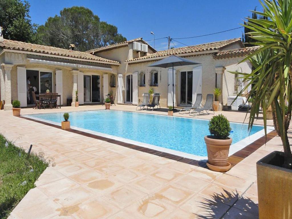 Villa Modern villa in Puget sur Argens with private pool  83480 Puget-sur Argens