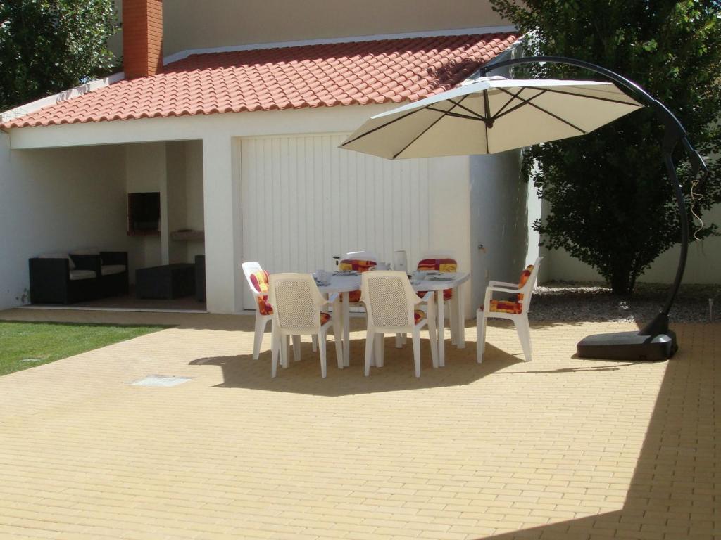 Villa Modern Villa in S o Martinho do Porto with Swimming Pool  2460-699 São Martinho do Porto