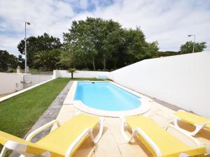 Modern Villa in S o Martinho do Porto with Swimming Pool