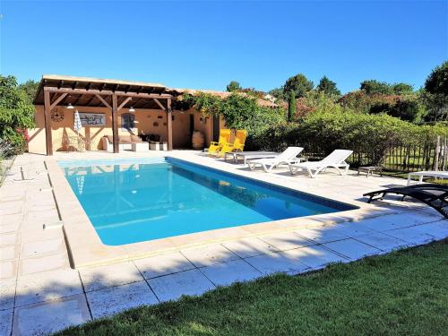 Modern Villa in Saint-Pierre-de-Vassols with Private Pool
