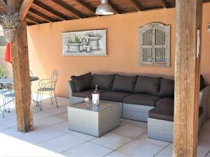 Modern Villa in Saint-Pierre-de-Vassols with Private Pool