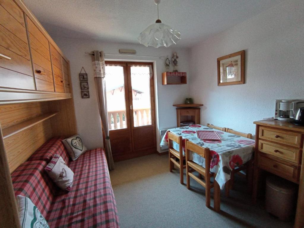 Modern Villa near Sea in Aigues Mortes with Balcony Terrace 30220 Aigues-Mortes