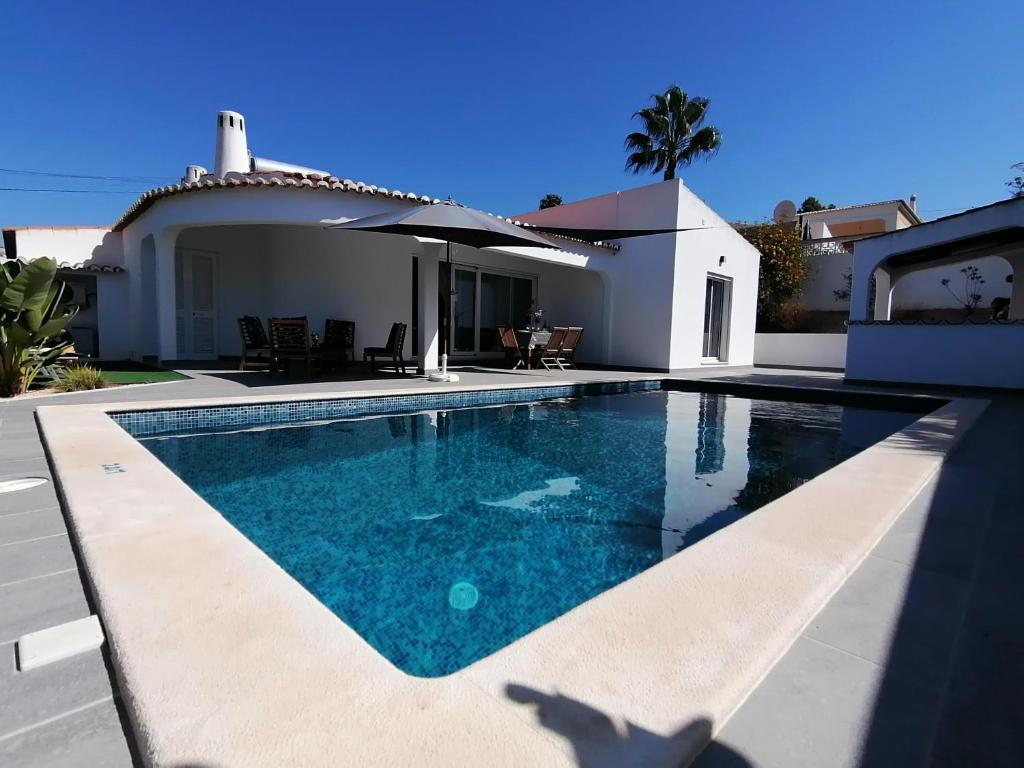 Villa Modern villa near the sea and town centre Rua Ilídio Lourenço 8500-056 Alvor