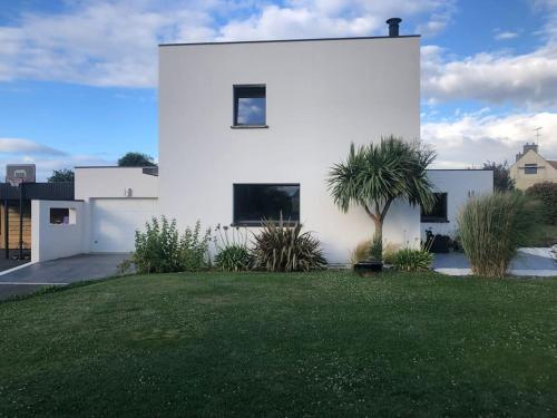 Modern villa with spa, 15 minutes from seaside