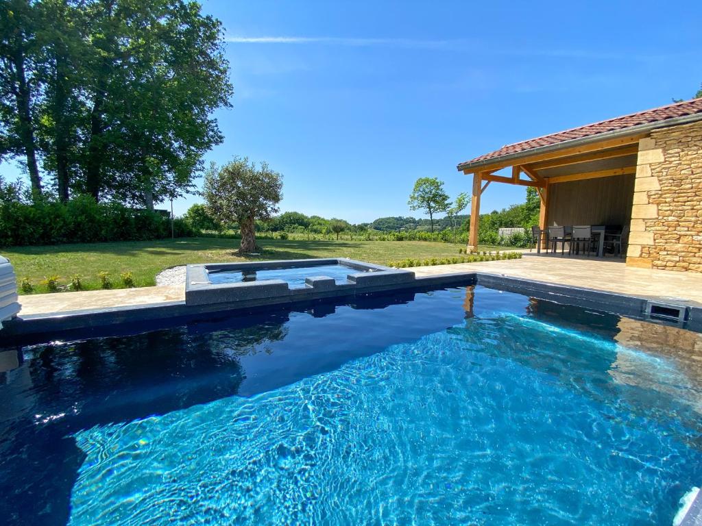 Villa Villa moderne , neuve piscine jacuzzi . Route du Bras de l'Homme, 24200 Sarlat-la-Canéda