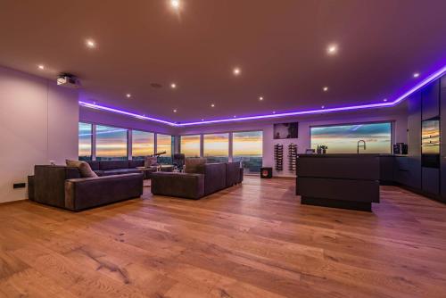Moderne Villa mit Whirlpool und Heimkino