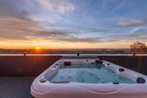 Moderne Villa mit Whirlpool und Heimkino
