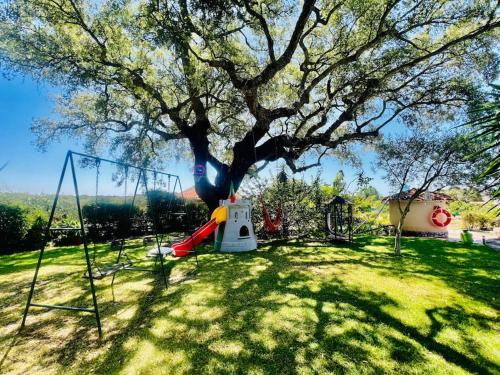 MORADIA DE LUXO COM PISCINA E JARDIM