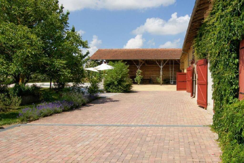 Villa Mountoussin · Ferme de charme vue pyrénées avec piscine 795 Chemin de Loumette 31430 Montoussin
