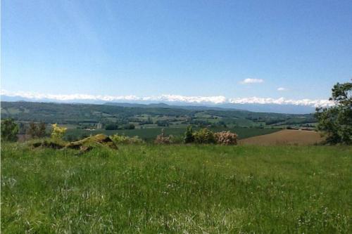 Mountoussin · Ferme de charme vue pyrénées avec piscine