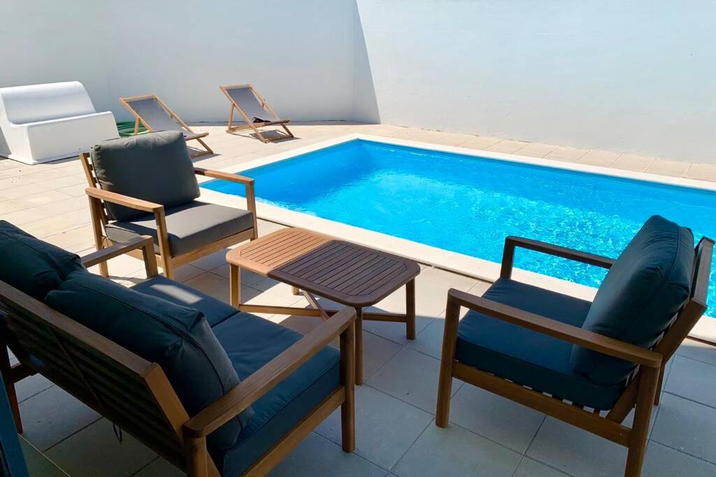 New and modern 3 bedroom Villa with private heated pool near Nazaré Rua Bartolomeu Dias 30 A, 2460-699 São Martinho do Porto