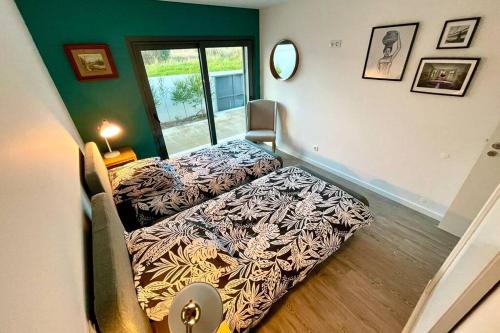 New and modern 3 bedroom Villa with private heated pool near Nazaré