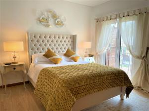 'New for 2022' luxury 3 bedroom, 'Villa Cascata', pool, close to Olhos de Agua