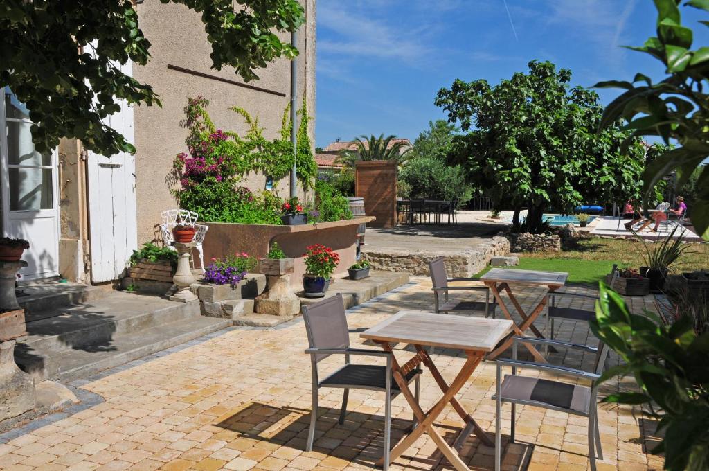 New villa round swimmingpool beautiful view 30200 Cornillon