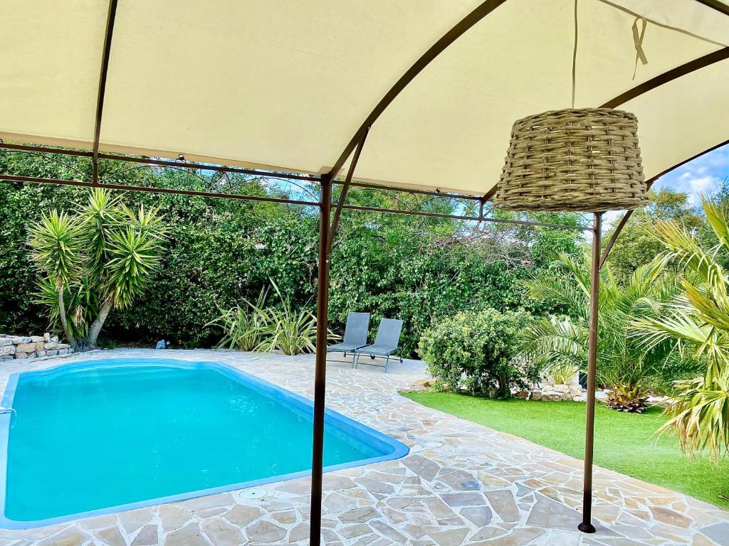 Nouveau à la location Villa climatisée avec piscine, plage et commerces accessibles à pieds route de bardasse, 83310 Grimaud