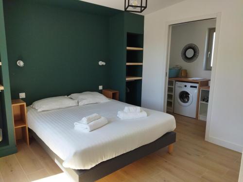 Nouveau ! La cabine du bout du monde -Saint-Mathieu : votre pied-à-terre breton haut standing [PL02]