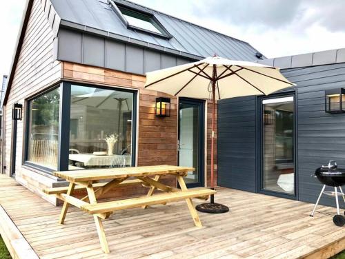 Nouveau ! La cabine du bout du monde -Saint-Mathieu : votre pied-à-terre breton haut standing [PL02]