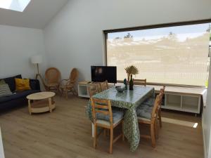 Nouveau ! La cabine du bout du monde -Saint-Mathieu : votre pied-à-terre breton haut standing [PL02]