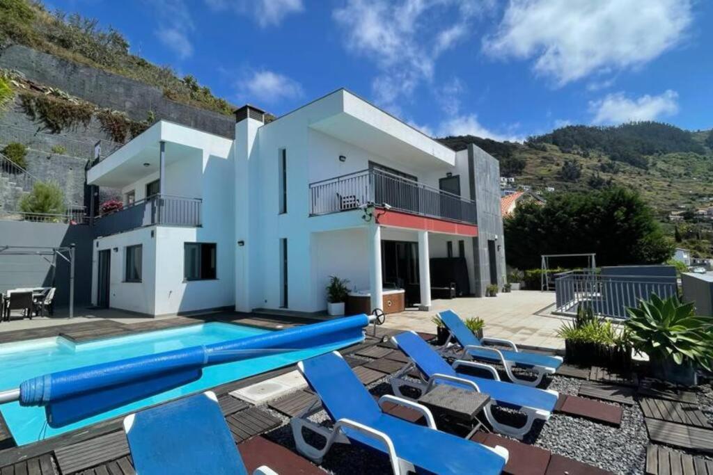 Villa Villa Nunes, Big Holiday house with private pool Rua Doutor Rocha de Gouveia, 9370-075 Calheta