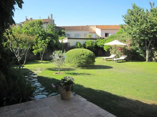 Oasis avec piscine en plein coeur de Saint-Tropez.