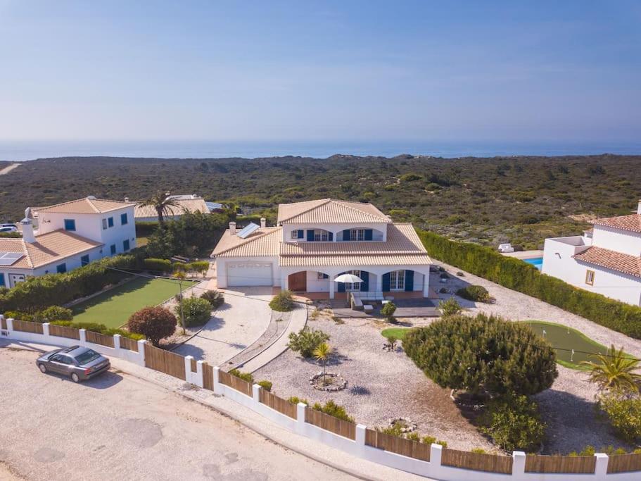 Villa Villa Ocean Breeze Urbanização Vale da Telha Lote 171, Sector L, Rotunda dos Cavalos, 8670-156 Aljezur