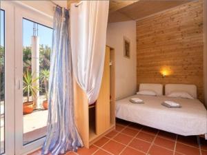 Oceanfront Villa - 8 rooms, 2 kitchens