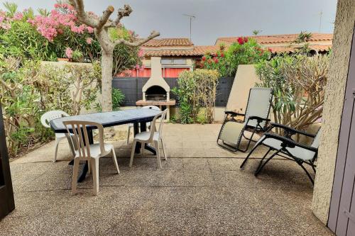 Pavillon avec piscine commune à 500m de la plage