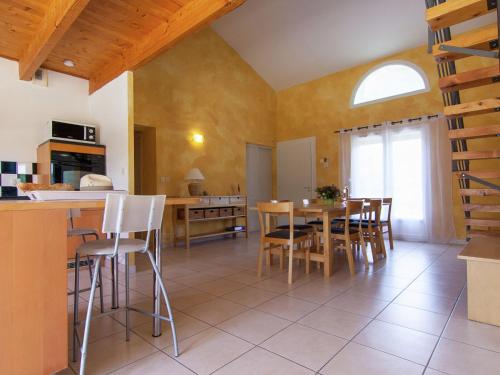 Peaceful Villa in Calamane with Private Swimming Pool