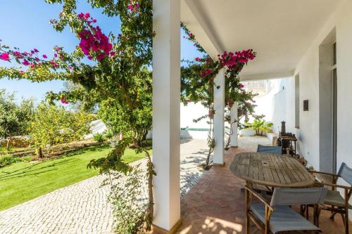 Pêra Vintage Villa With Pool by Homing