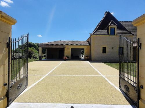 Villa Pesquier Saint-Crépin-et-Carlucet france