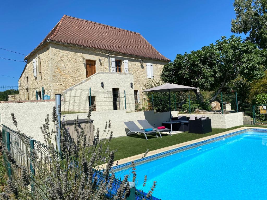 Villa Picturesque renovated farmhouse with pool Le Ségala 46150 Les Junies