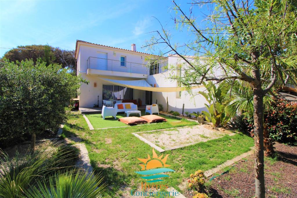 Villa Pieds dans l'eau, la maison du bonheur 77 Avenue de l'Arrogante 83400 Hyères