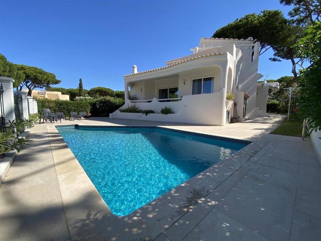 Villa Villa Pinhal CleverDetails213 Sleeps 8, Quiet area, walking distance - Clever Details Volta do Lince lote 2.1.D/12, 8125-547 Vilamoura