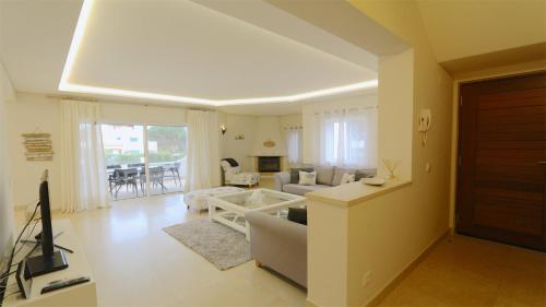 Villa Pinhal CleverDetails213 Sleeps 8, Quiet area, walking distance - Clever Details Vilamoura portugal