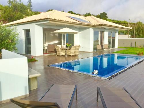 Maison de vacances Villa Pinheira III heated pool Vereda Do Arraz N22 Calheta