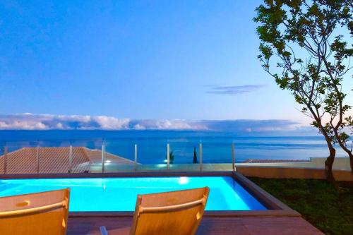 Villa Pinheira IV -Heated swimming pool and jacuzzi Calheta portugal