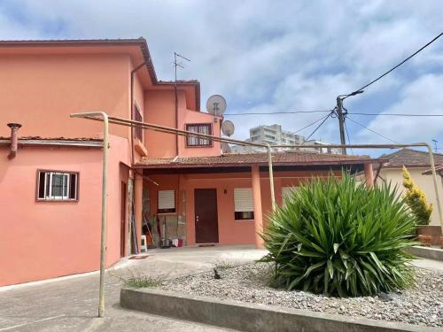 Pink House - Ponte de D. Luís