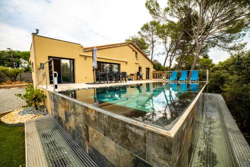 VILLA PISCINE MIROIR Jacuzzi Saint-Bauzille-de-Montmel france