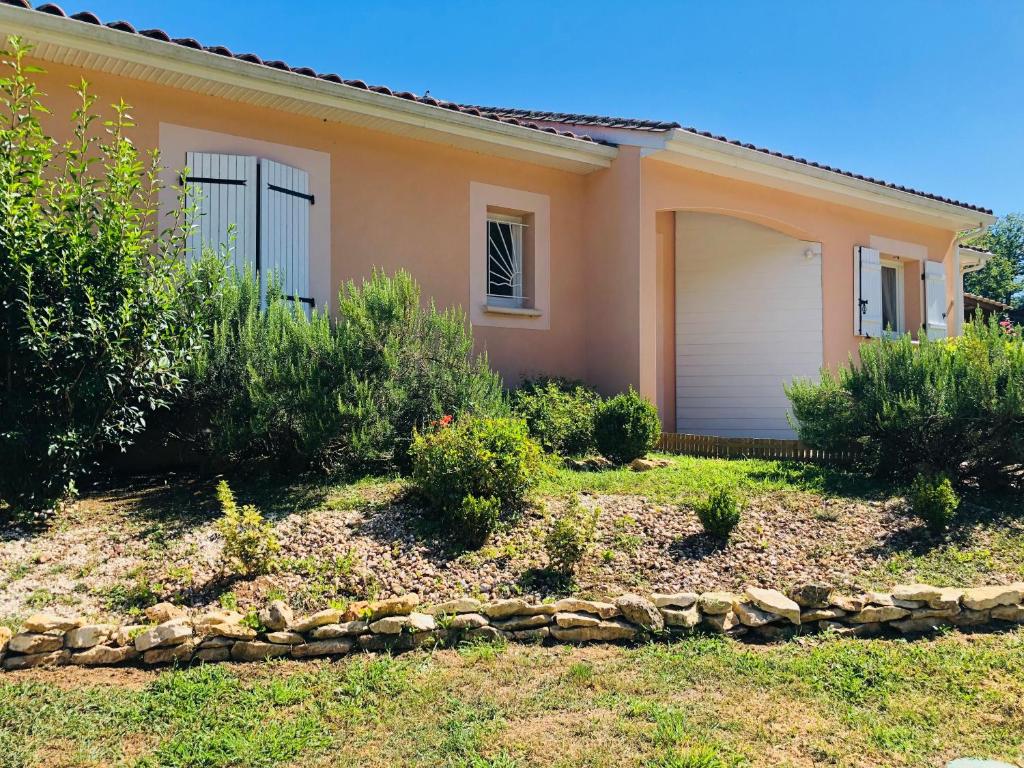 Maison de vacances Villa piscine privée vallée châteaux Dordogne Lieu dit le carlat, 24250 Saint-Cybranet