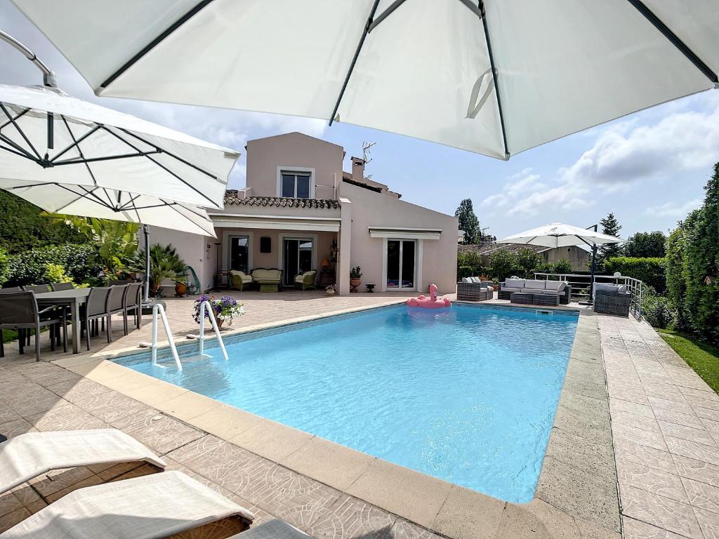 Villa VILLA - PISCINE - STANDING- VUE MER-GOLFE JUAN 407 Avenue des Courcettes, 06220 Vallauris