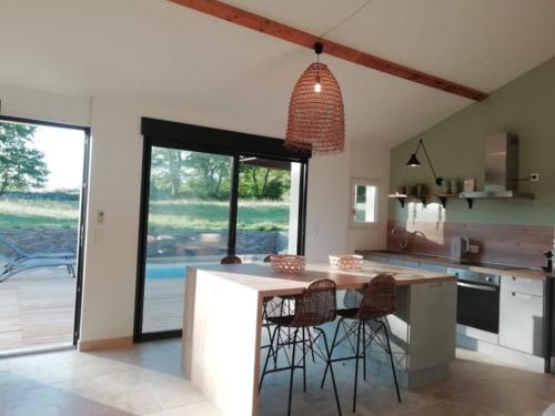 Villa pleine campagne, piscine chauffée , Lubéron Lacoste france