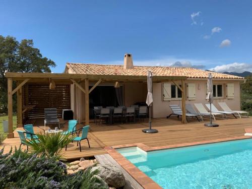 Villa pleine de charme avec piscine proches des plages Lecci france