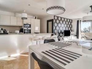Plush Villa in Le Cannet des Maures with Private Pool