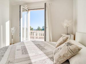 Plush Villa in Le Cannet des Maures with Private Pool