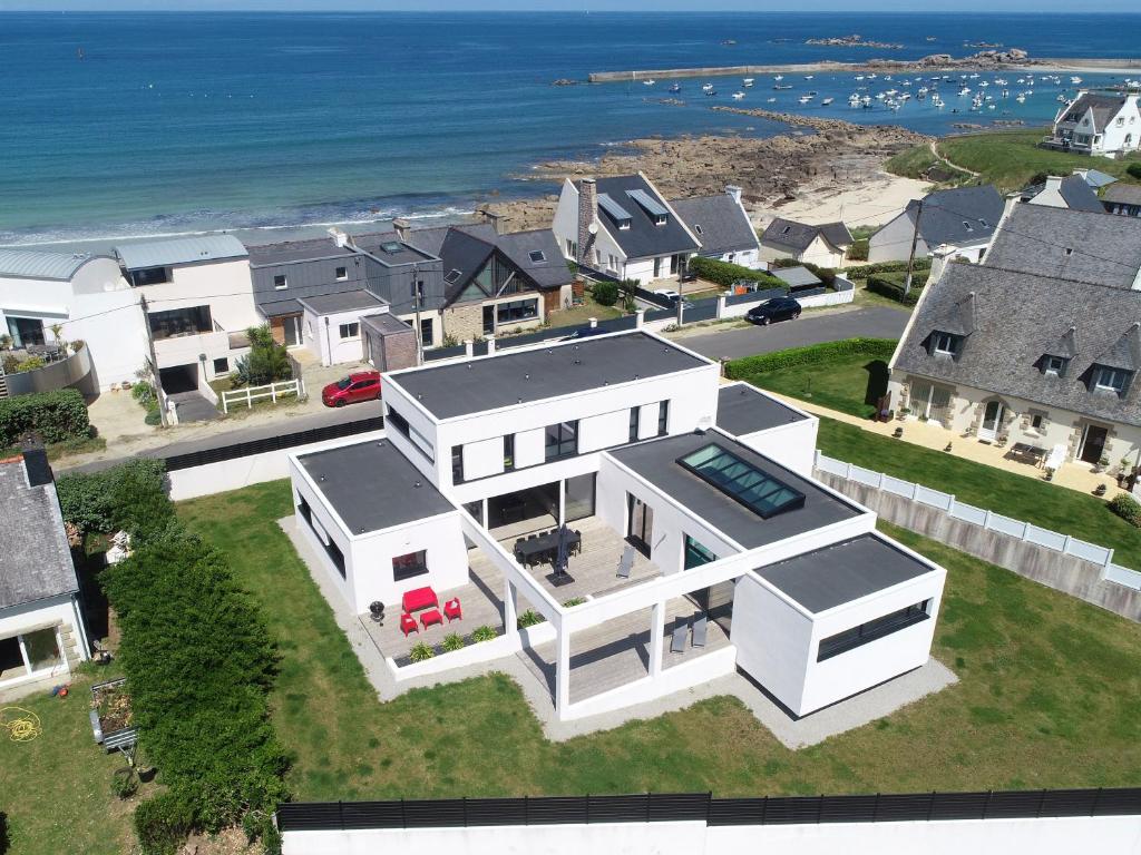 Villa Villa Pool and Beach Bretagne 13 Rue de l'Athabaskan, 29430 Plouescat