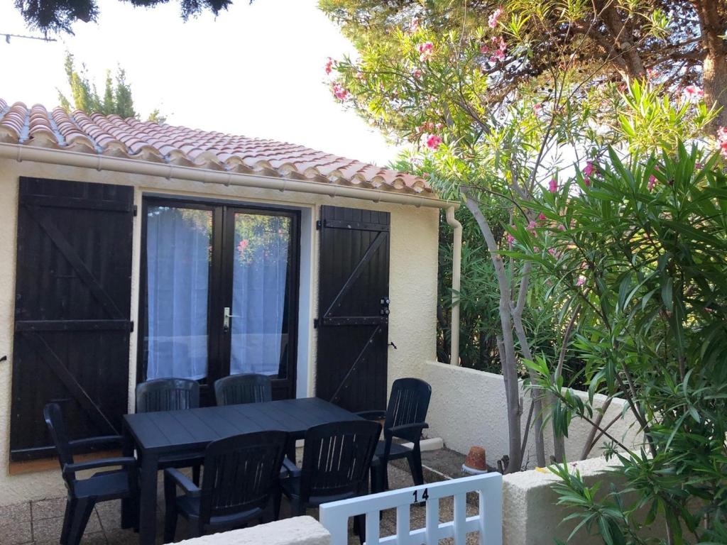 Villa Villa Port Leucate, 2 pièces, 4 personnes - FR-1-81-109 Maisons De Leucate - 14 - Rue De La Jonquiere, 11370 Port Leucate