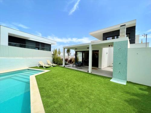 Portimão Amazing Villa With Pool by Homing