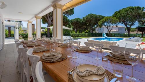 Portuguese mansion close to marina, golf and beach.