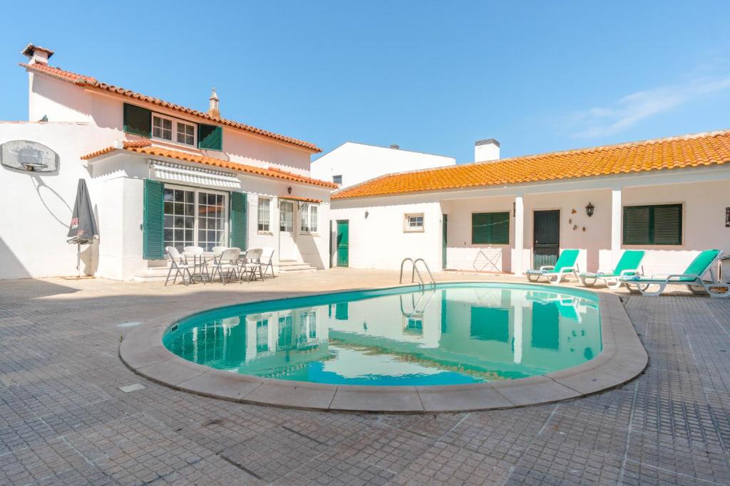 Villa Villa Praia Nova Avenida Dom Sebastião, 67, Costa da Caparica, 2825-407 Almada