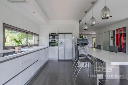Prestigieuse Villa avec Piscine en plein vignoble